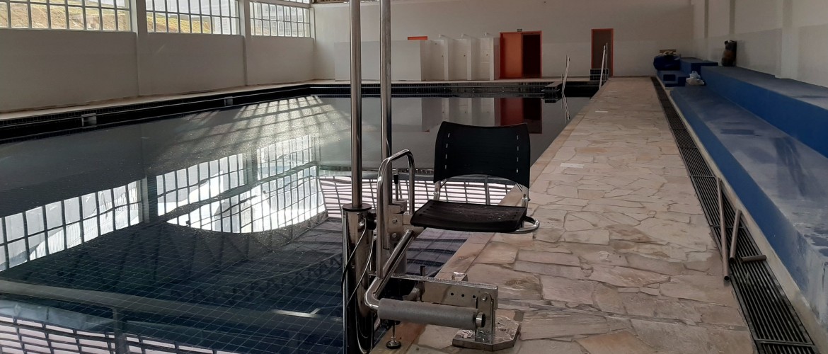 elevador de piscina, elevador para piscina, piscina com acessibilidade, access pool